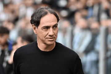 10人尤文图斯2-0完胜，升至欧冠区，27岁阿根廷悍将飙无敌世界波